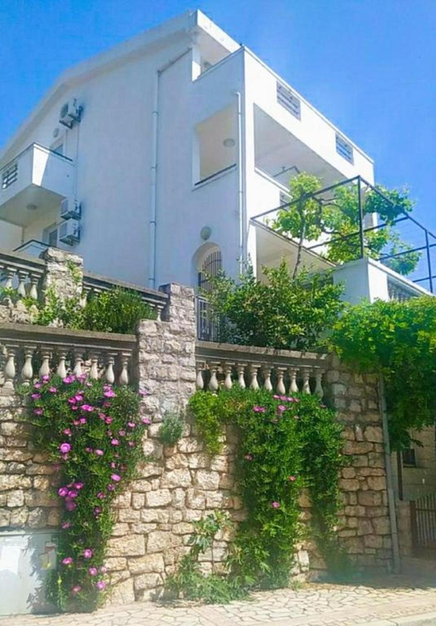 Apartmani Jovanovic Petrovac na moru Exterior foto