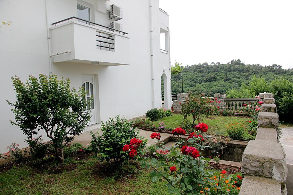 Apartmani Jovanovic Petrovac na moru Exterior foto