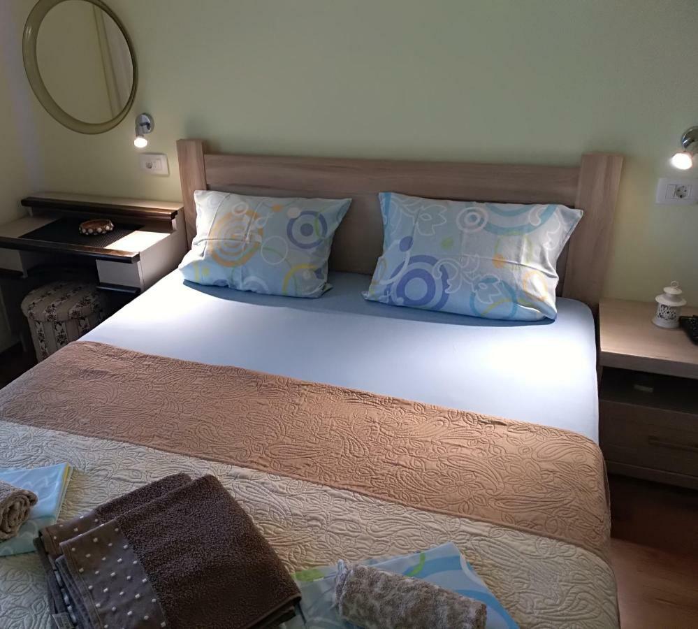 Apartmani Jovanovic Petrovac na moru Exterior foto