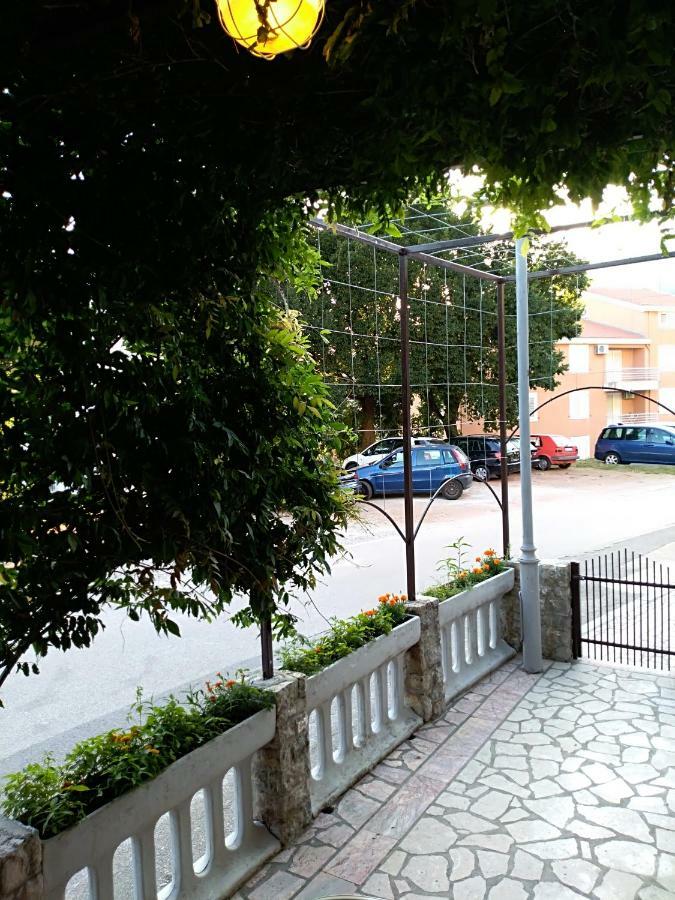 Apartmani Jovanovic Petrovac na moru Exterior foto