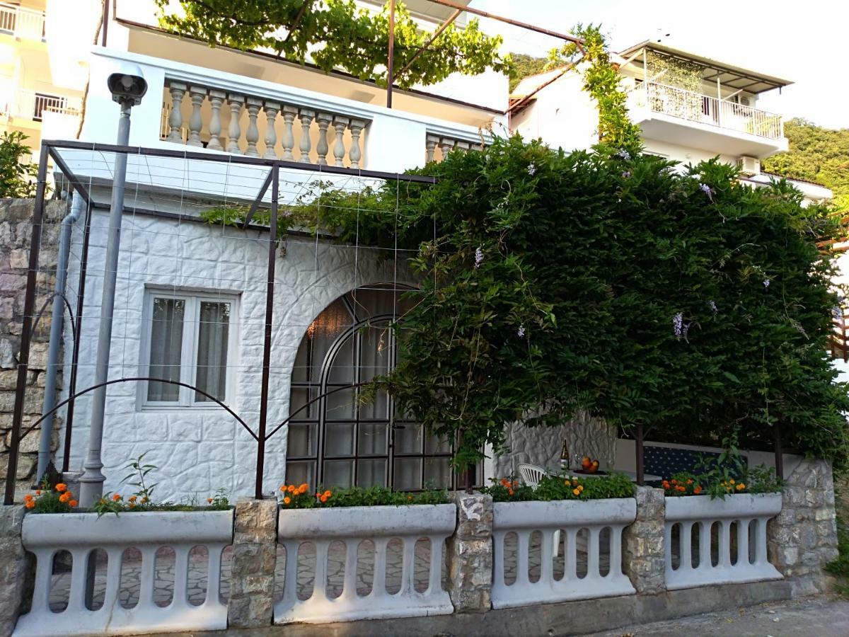 Apartmani Jovanovic Petrovac na moru Exterior foto