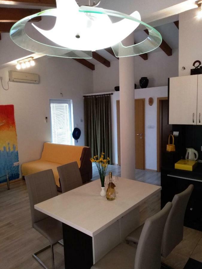 Apartmani Jovanovic Petrovac na moru Exterior foto