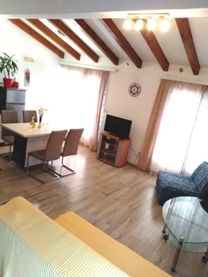 Apartmani Jovanovic Petrovac na moru Exterior foto