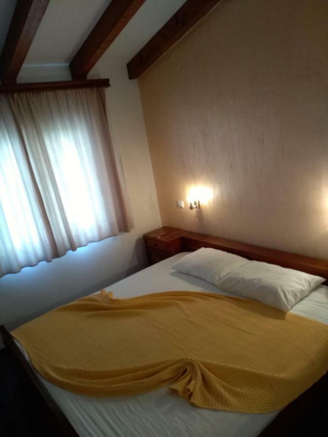 Apartmani Jovanovic Petrovac na moru Exterior foto